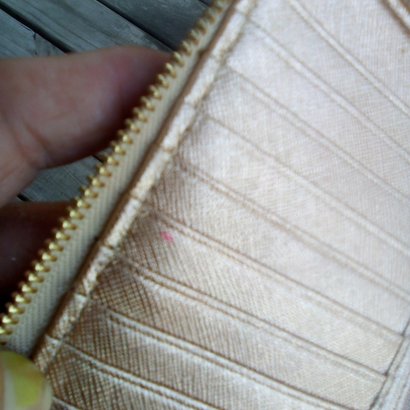 Michael Kors Metallic Rose Gold Cross Body Zip Around Wallet Purse - Picture 12 of 14